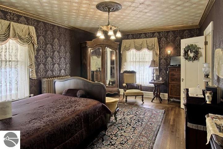 230 Wellington Street, Traverse City, MI 49686